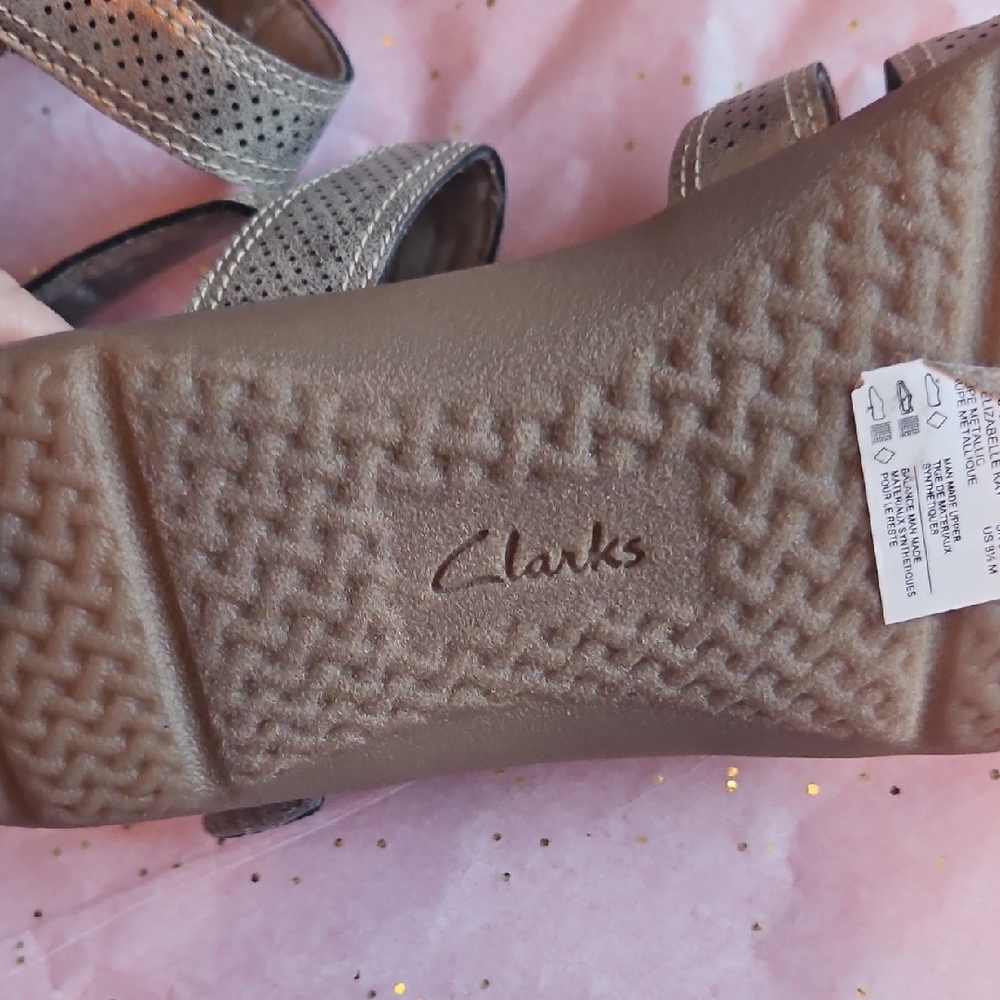 Clarks Women's Tan Strappy Sandals - Picture 8 of 12